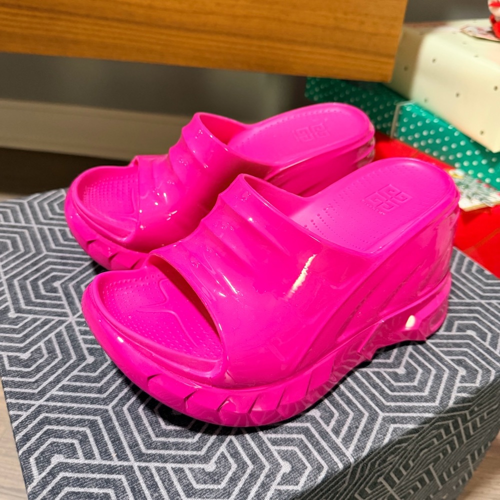 GIVENCHY Marshmallow Wedge Sandals - SZ 35/US 5 - Hot Pink - Picture 2 of 9
